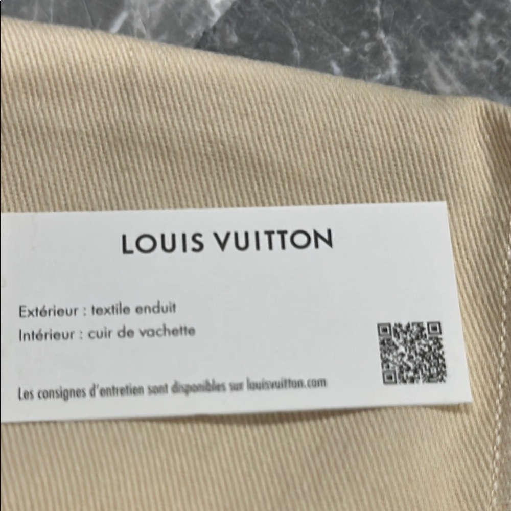 Louis Vuitton Damier Wallet - Picture 8 of 9